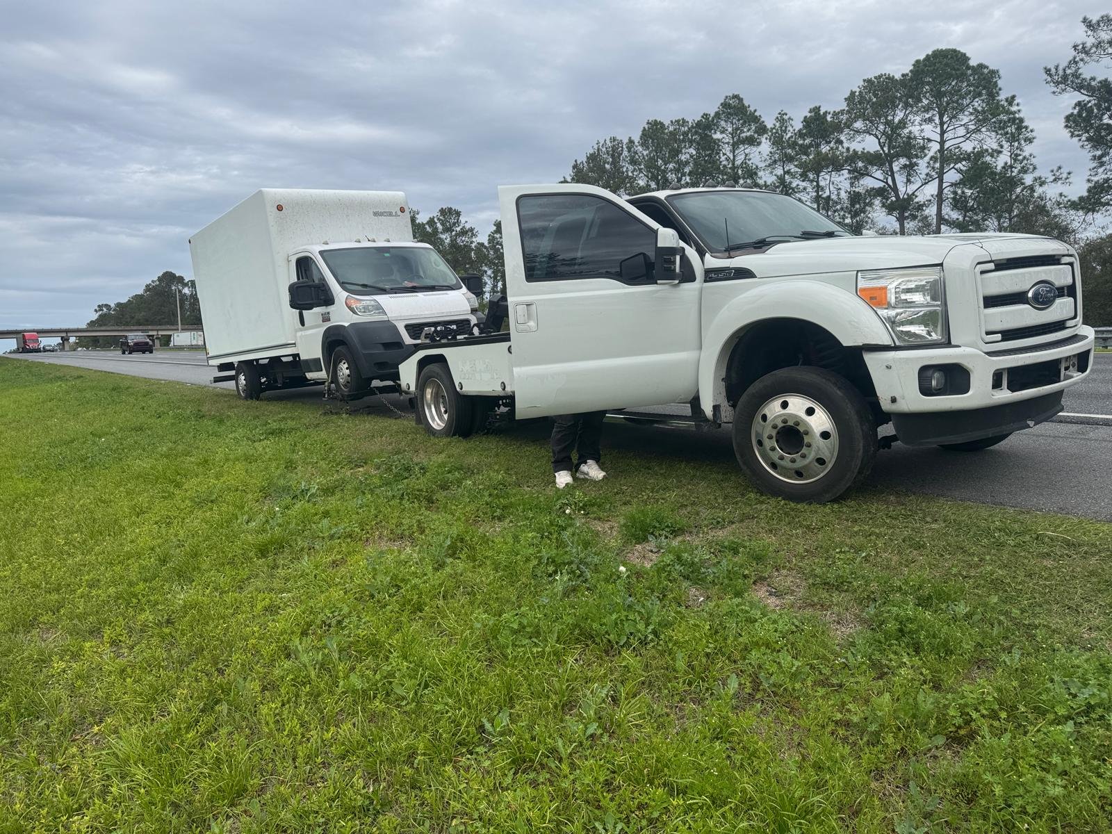 Car recovery on highway by Airell Towing